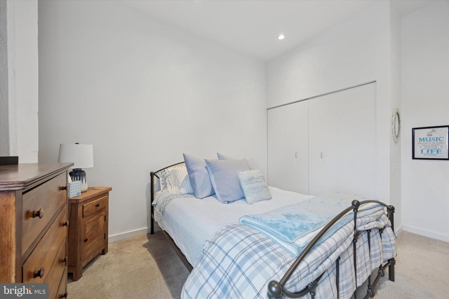 315 New St #417