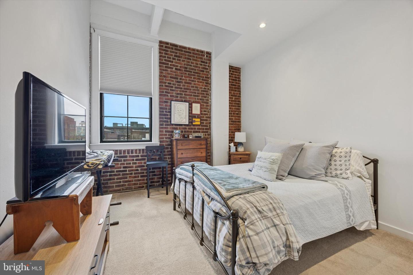 315 New St #417