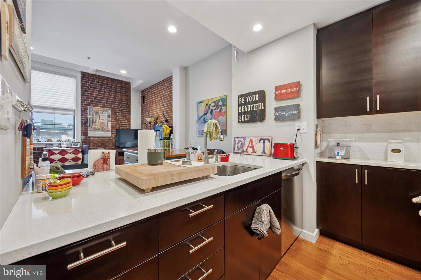 315 New St #417