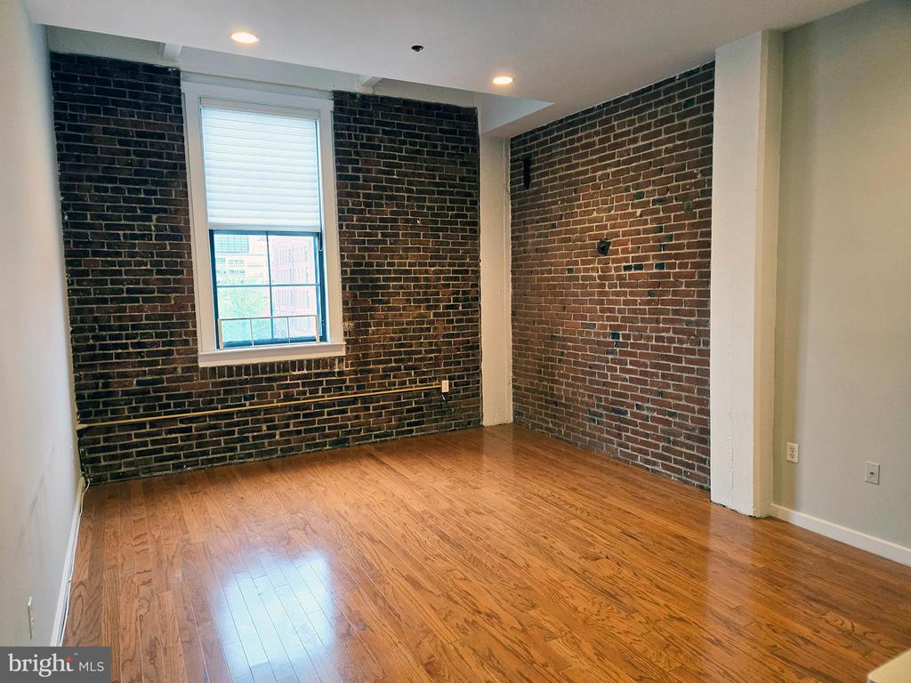 315 New St #417