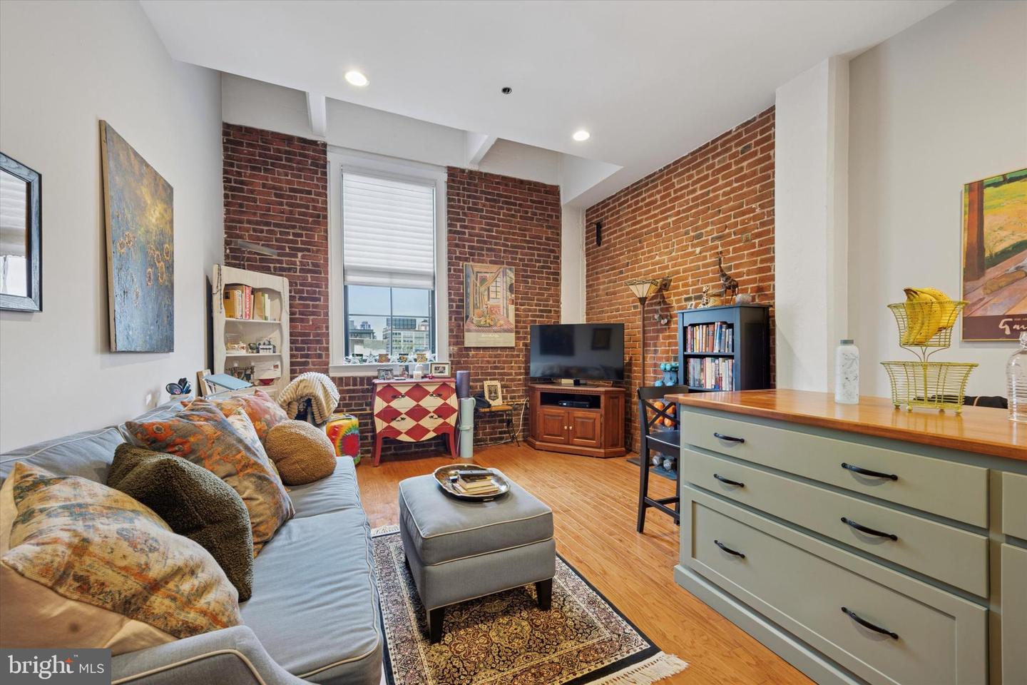 315 New St #417
