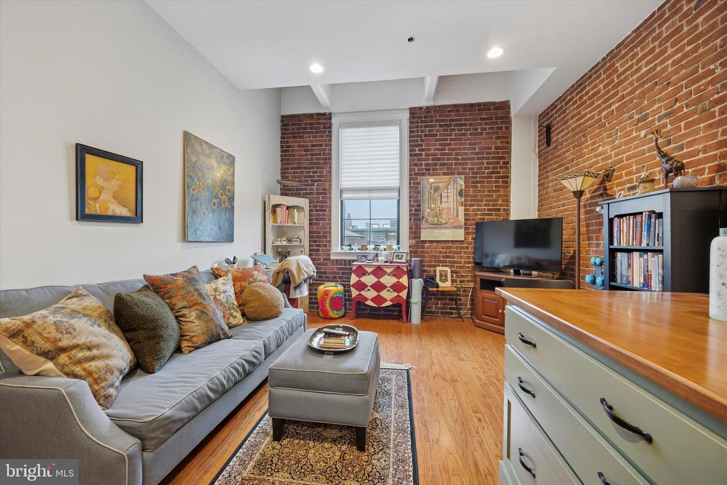 315 New St #417