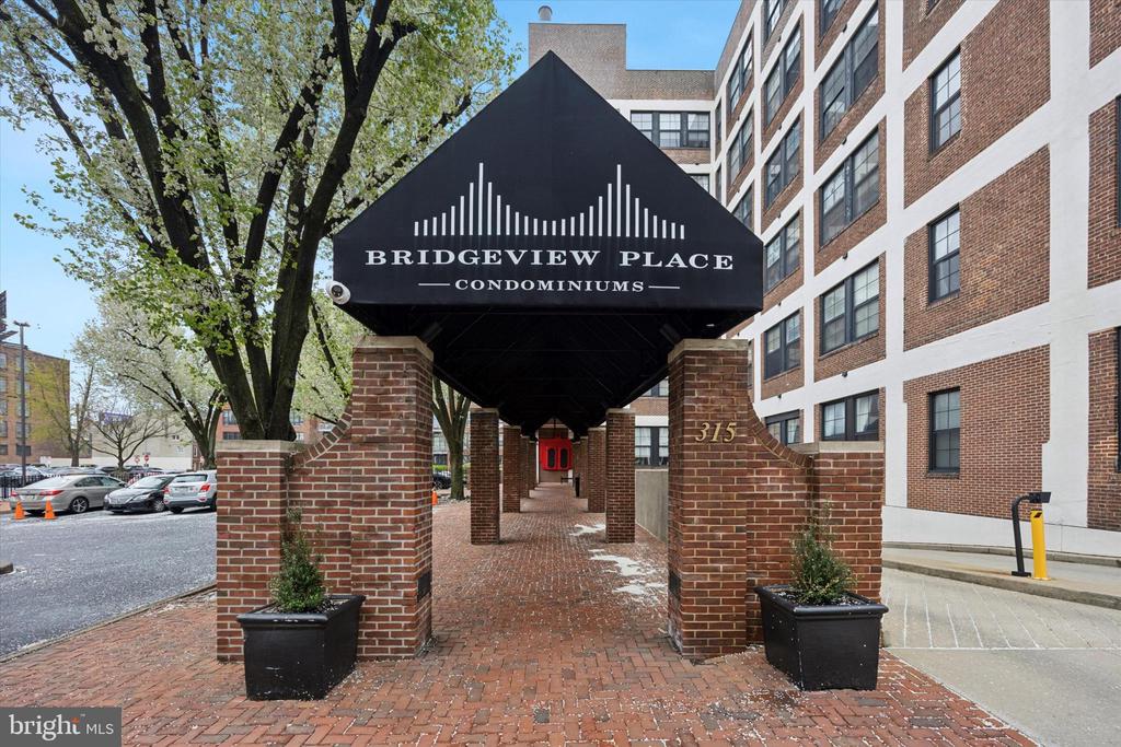 315 New St #417