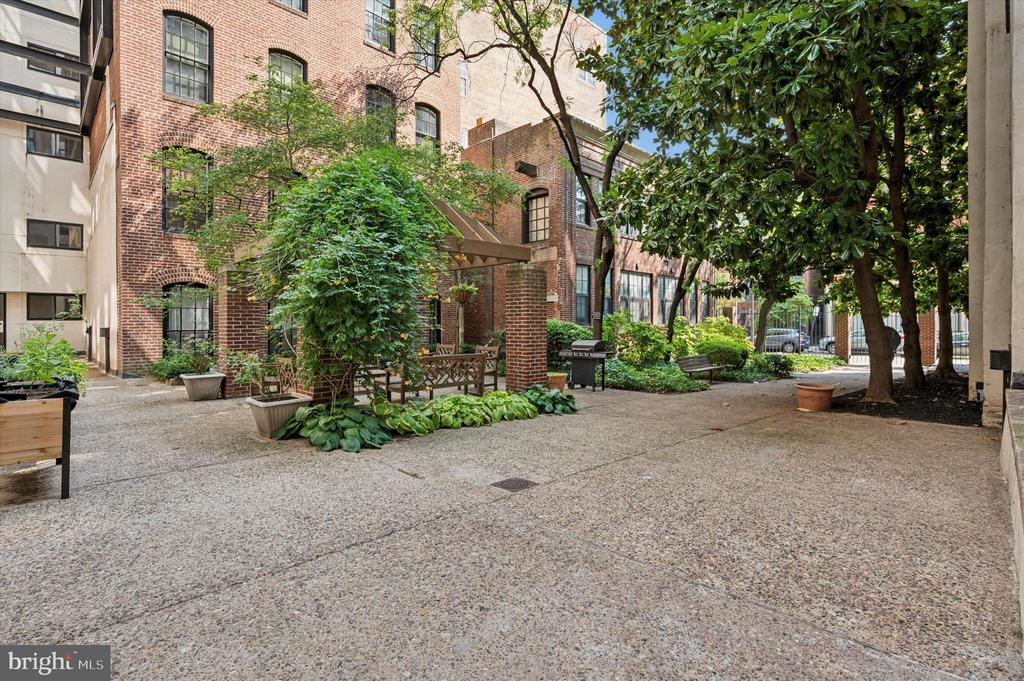 315 New St #417