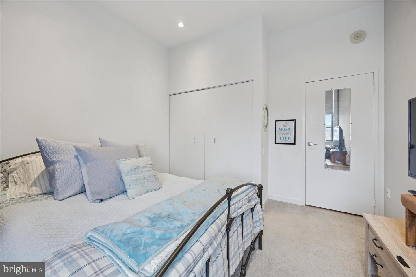 315 New St #417