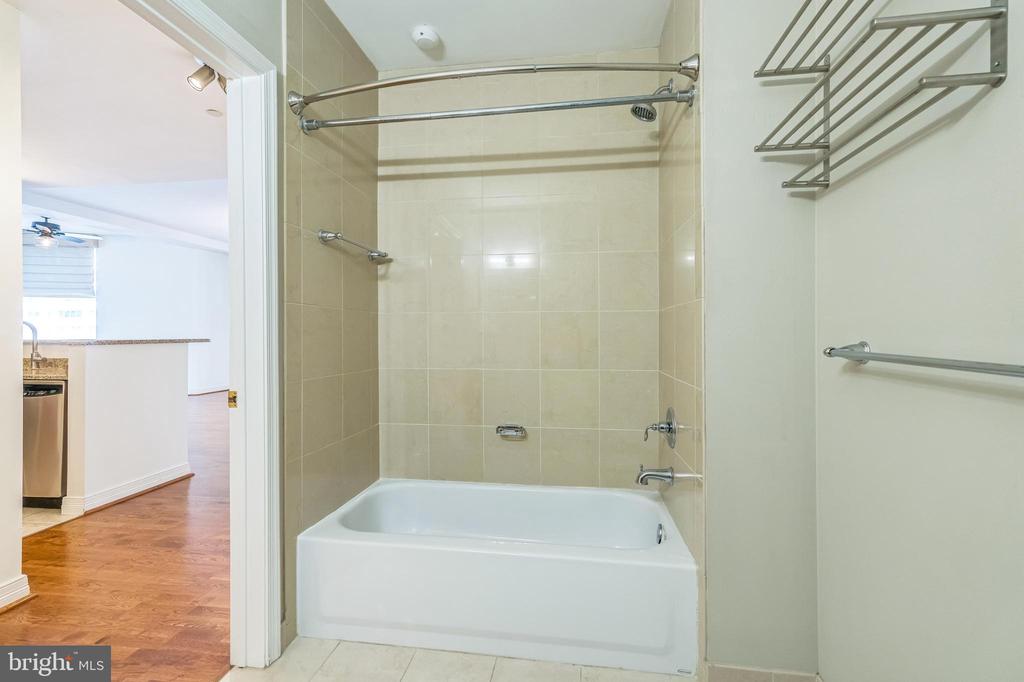 1600-18 ARCH ST #1018