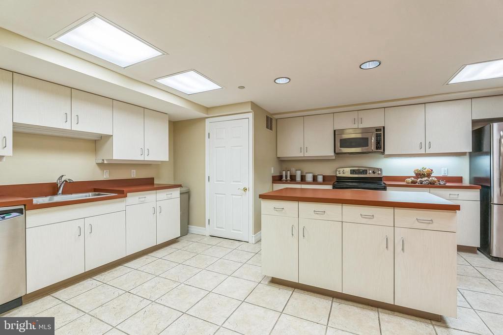 1600-18 ARCH ST #1018