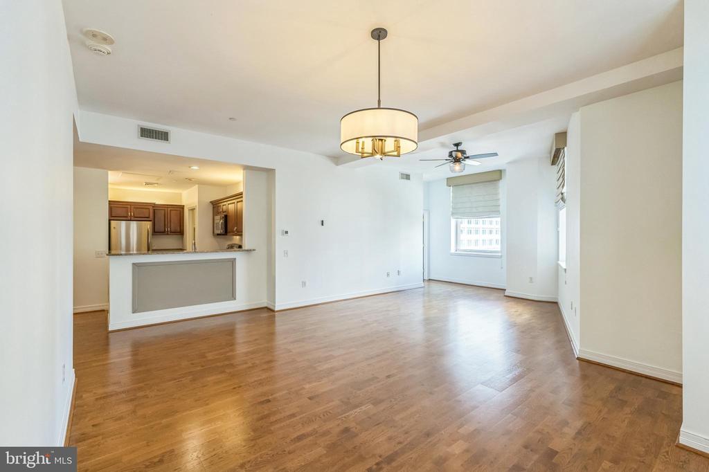1600-18 ARCH ST #1018