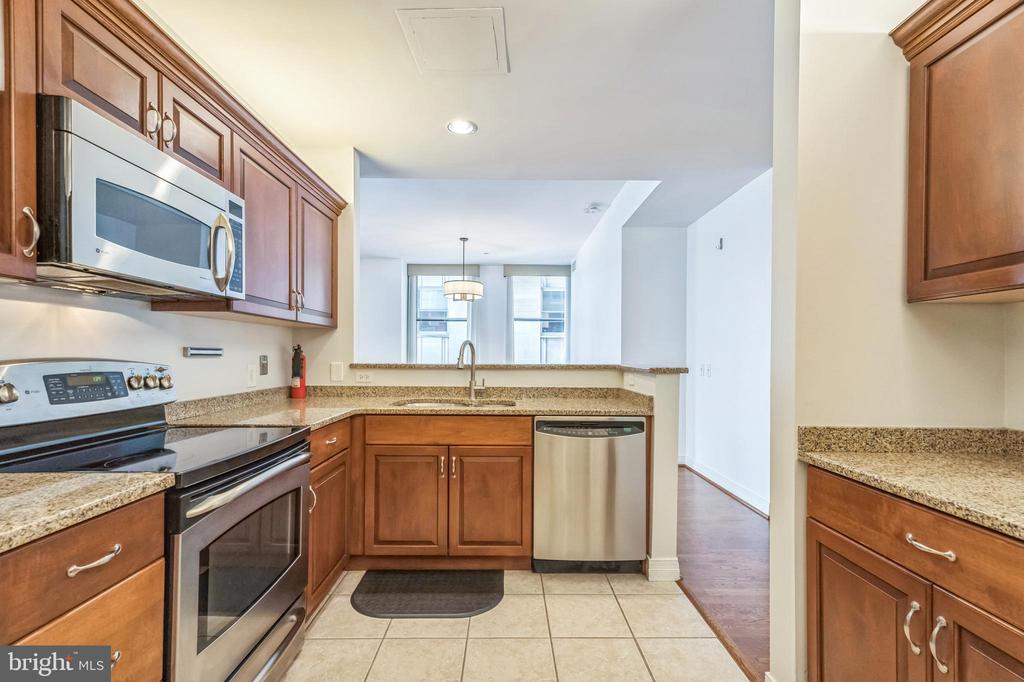 1600-18 ARCH ST #1018