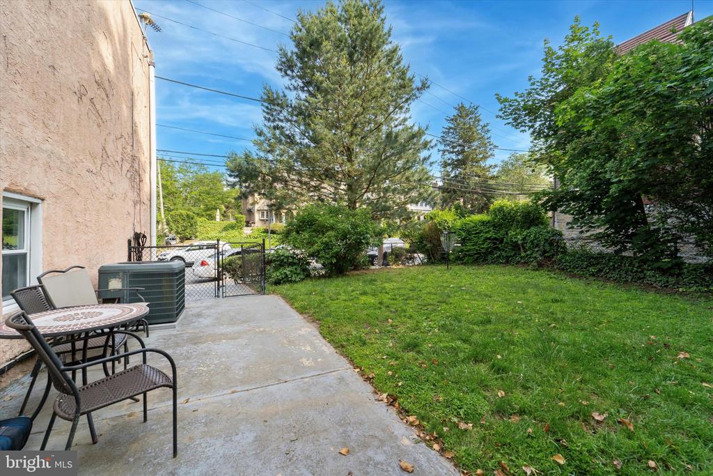 3 W GOWEN AVENUE
