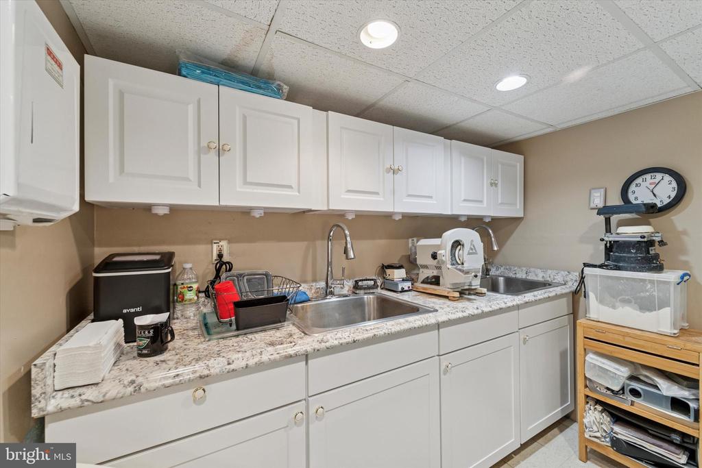 3 W GOWEN AVENUE
