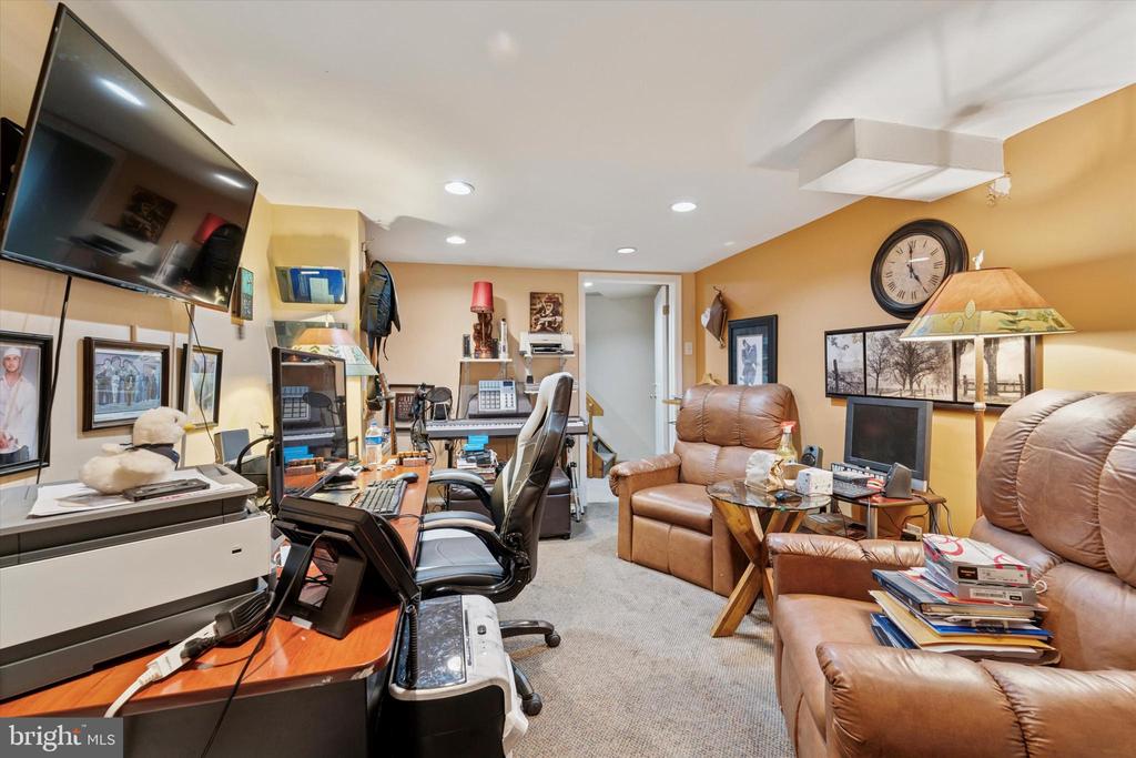 3 W GOWEN AVENUE