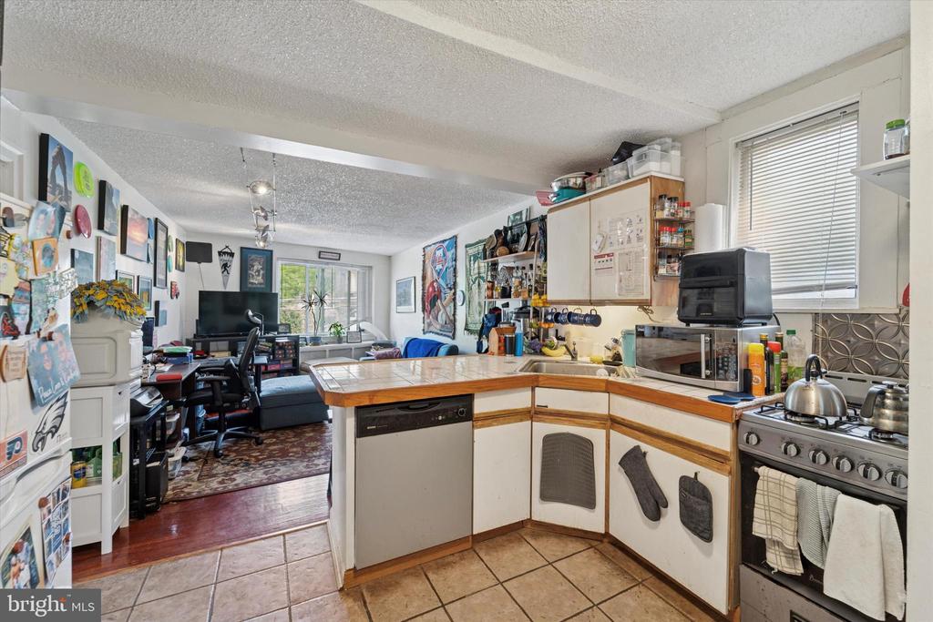 3 W GOWEN AVENUE