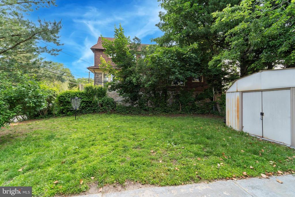 3 W GOWEN AVENUE