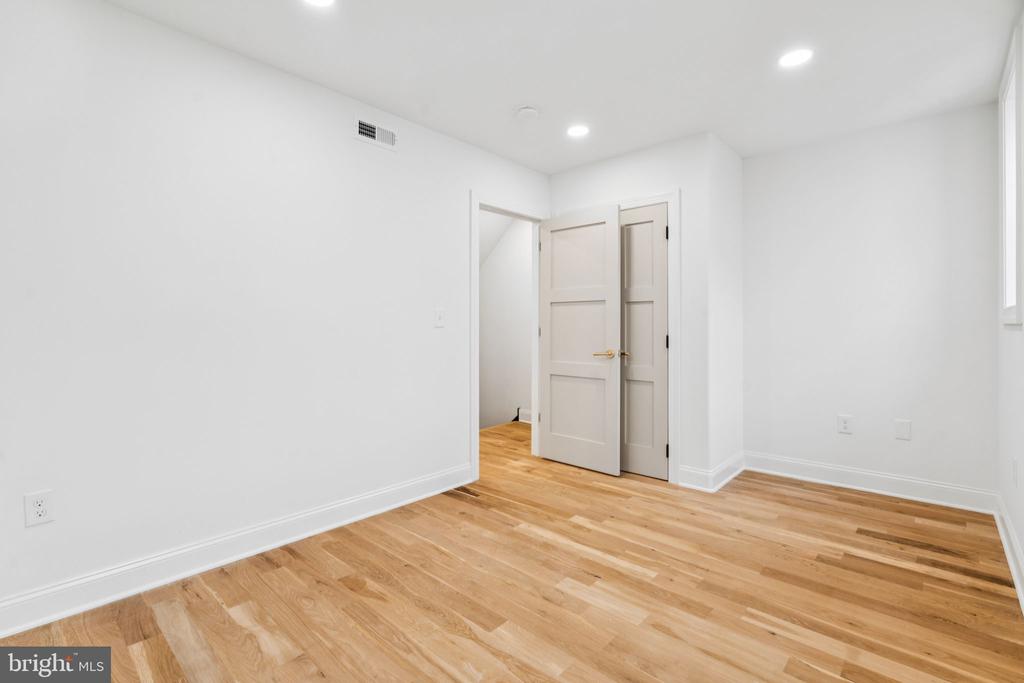 1310 E Passyunk Ave