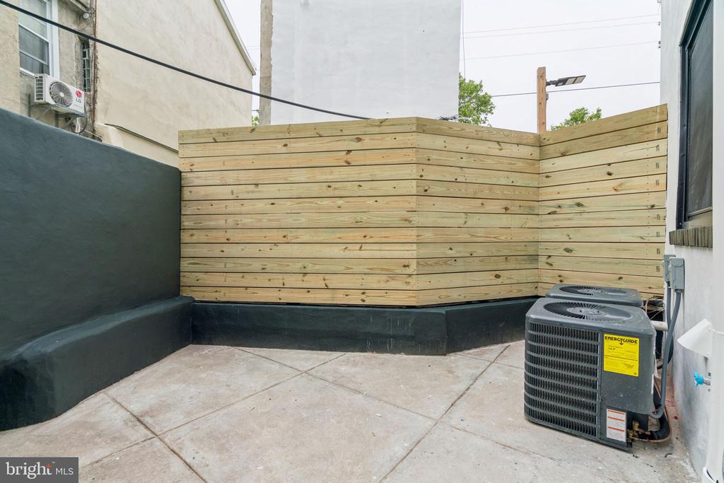 1310 E Passyunk Ave