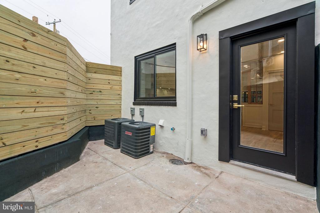 1310 E Passyunk Ave