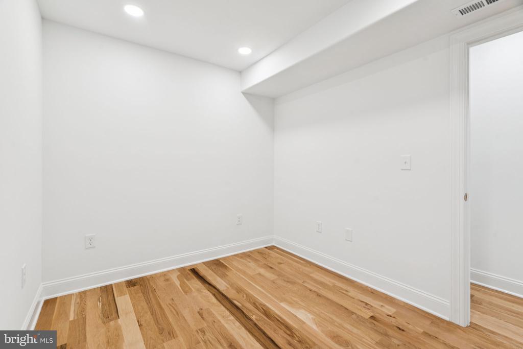 1310 E Passyunk Ave