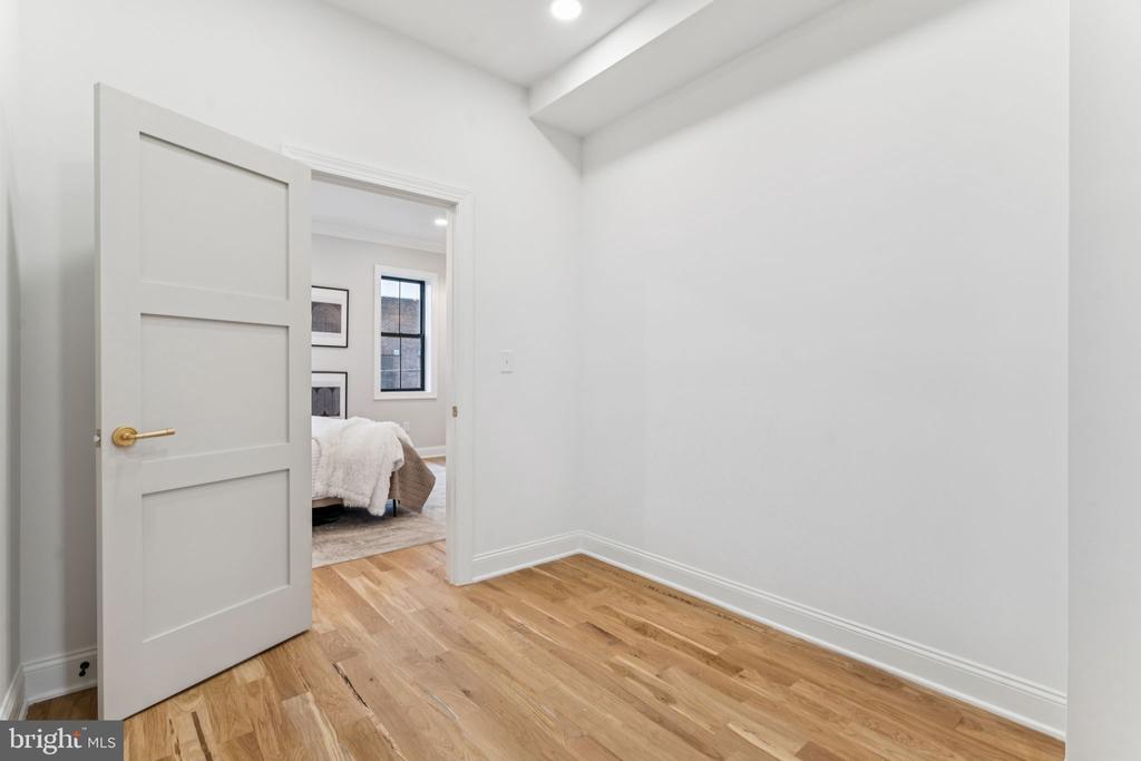 1310 E Passyunk Ave