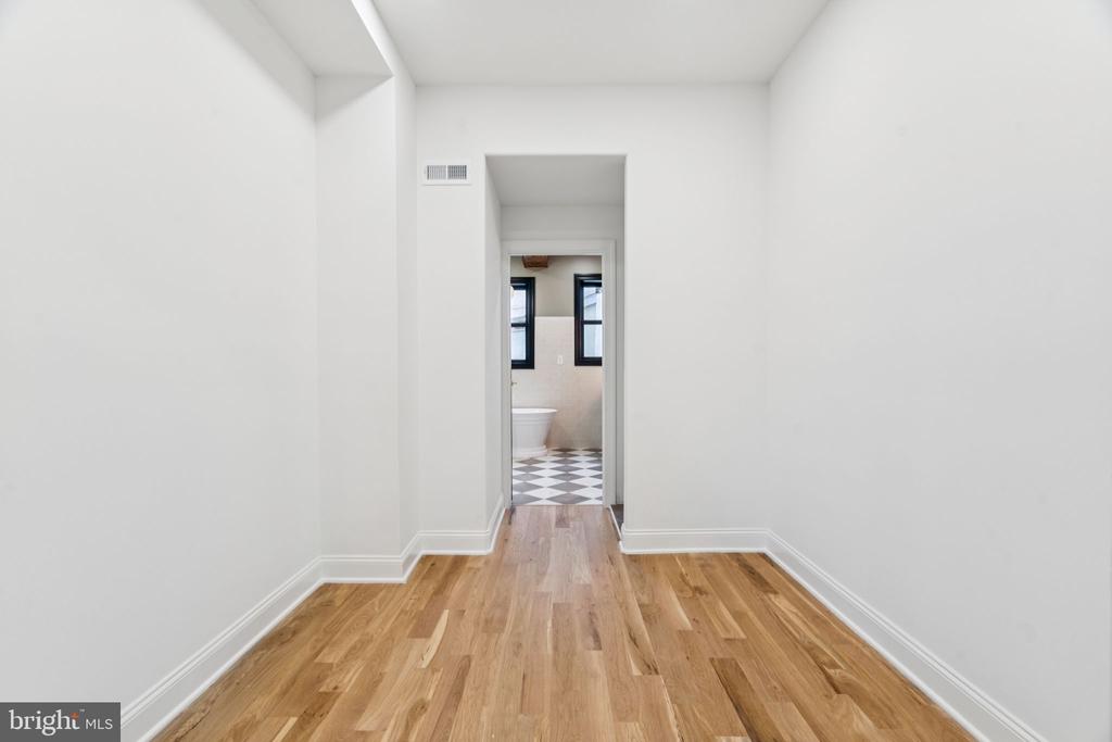 1310 E Passyunk Ave
