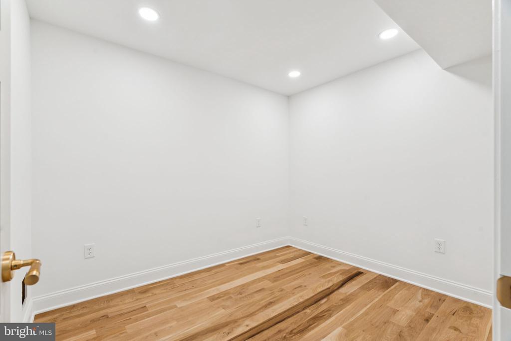 1310 E Passyunk Ave