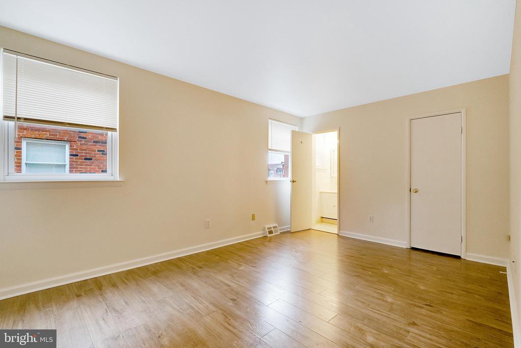 9754 E ROOSEVELT BLVD #1