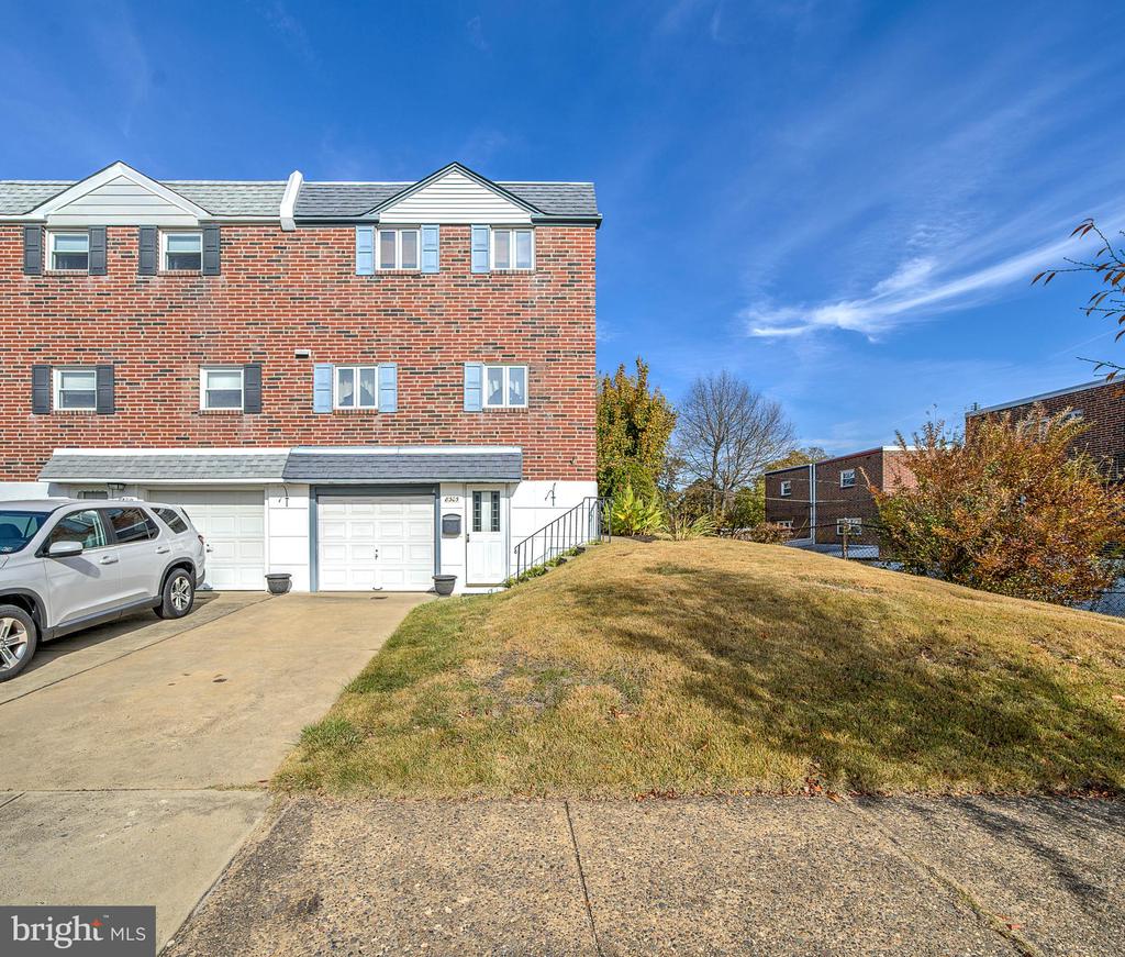 8305 STRAHLE PLACE