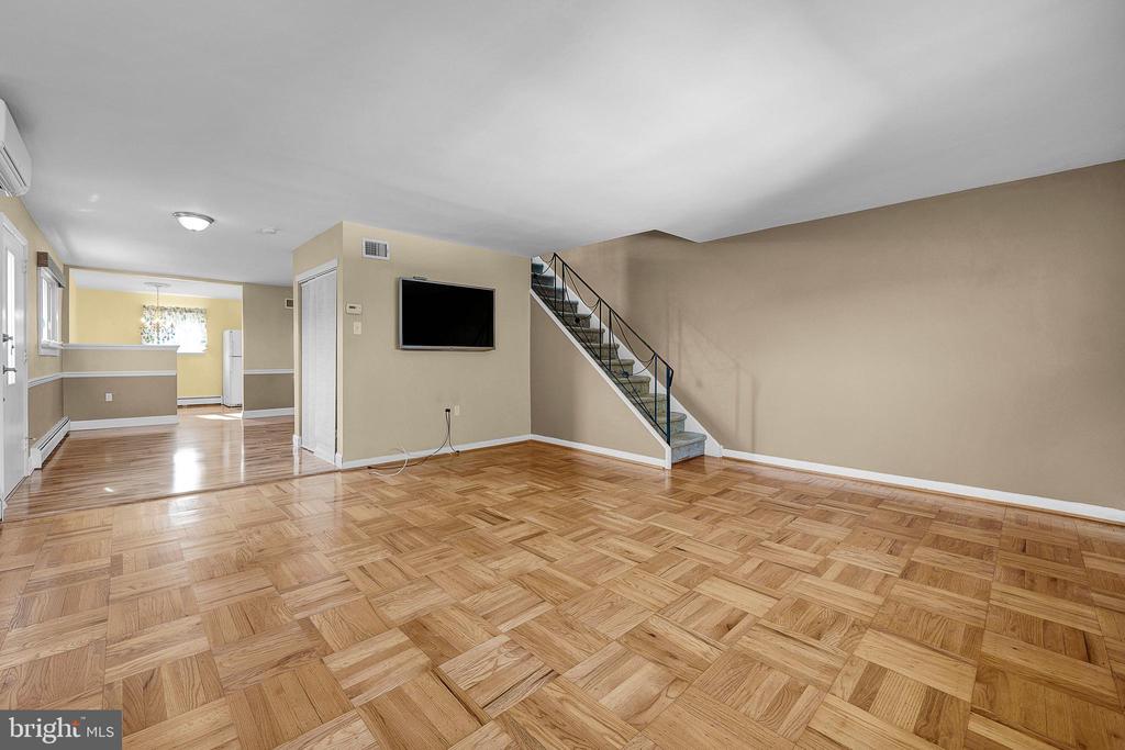 8305 STRAHLE PLACE
