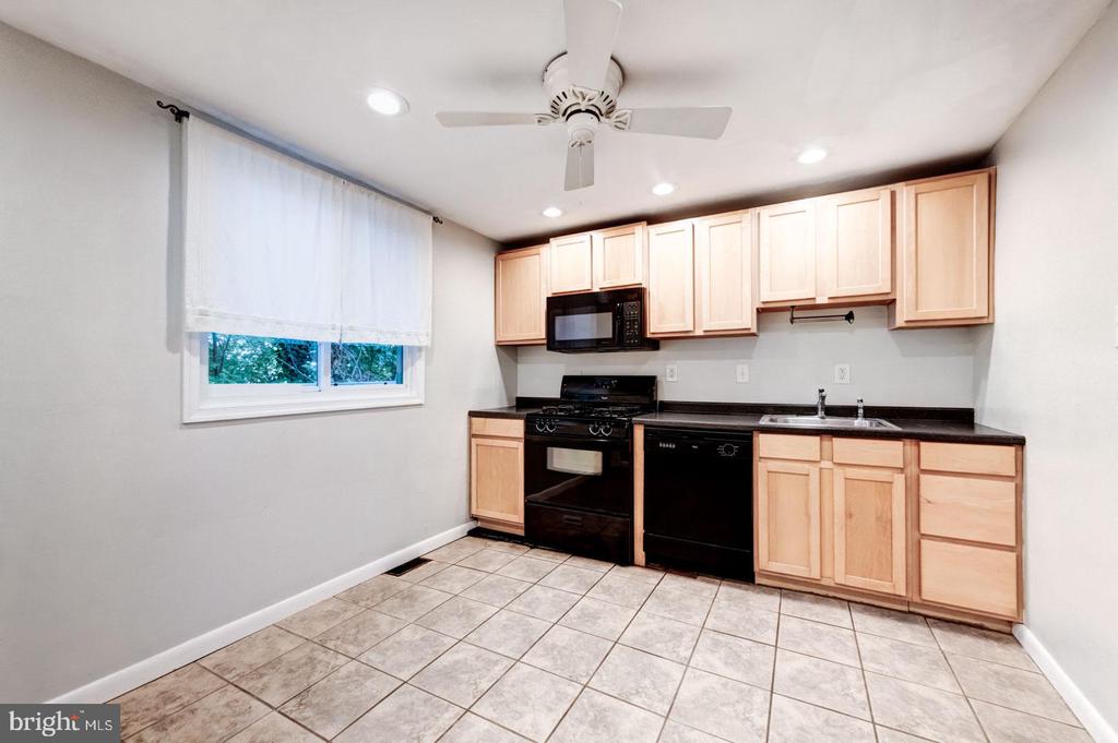 4442 BAKER STREET