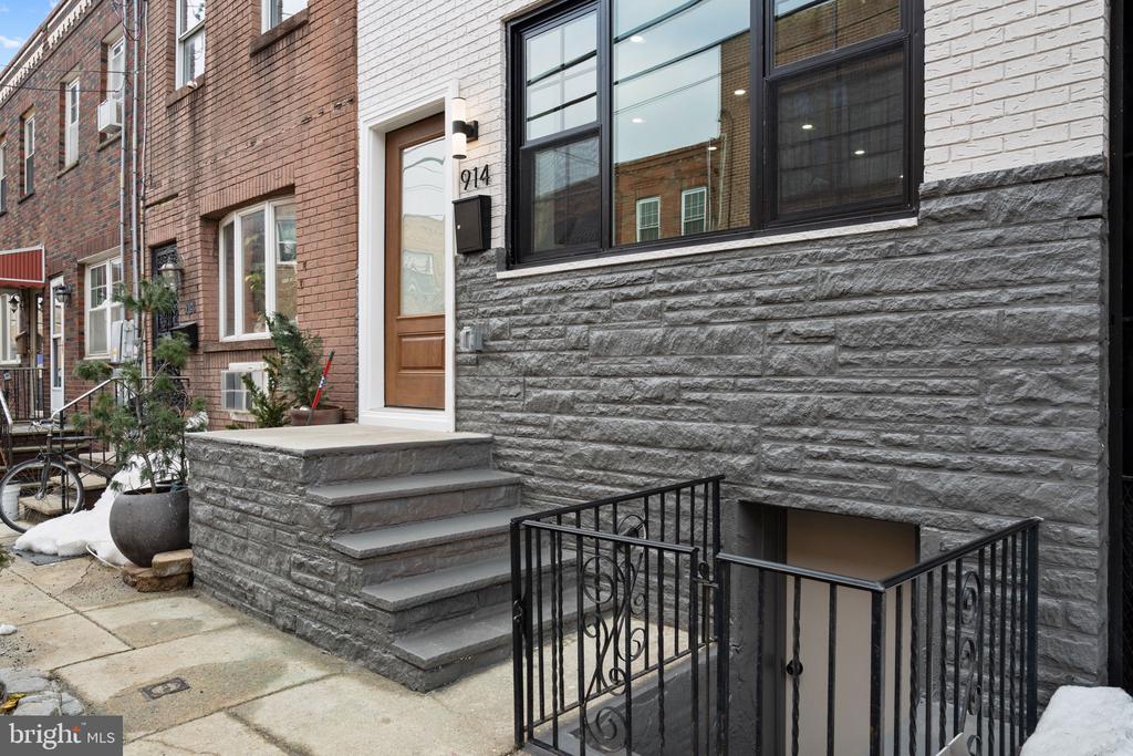 914 FERNON STREET