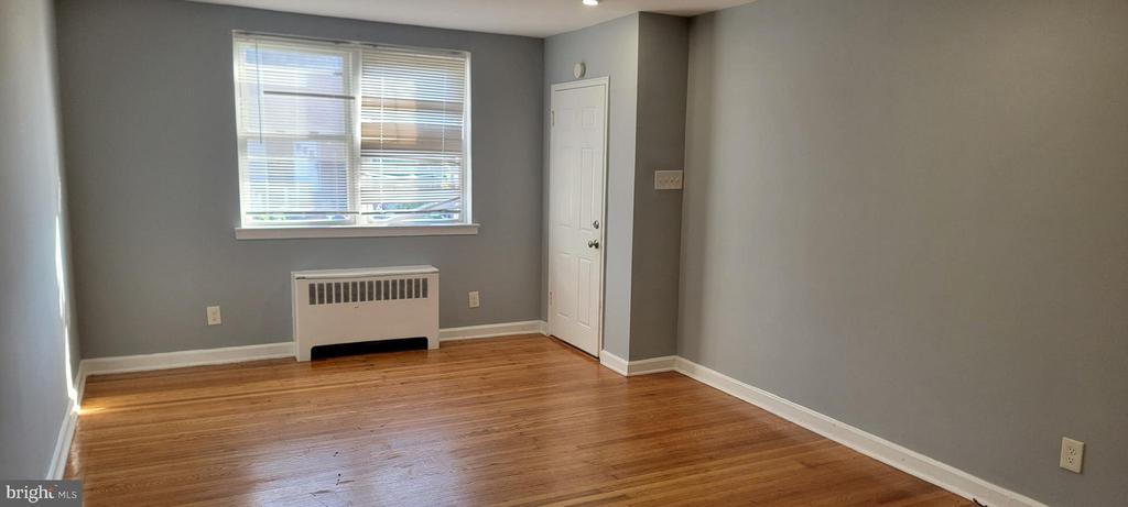 307 E CLARKSON AVENUE 1ST FLOOR