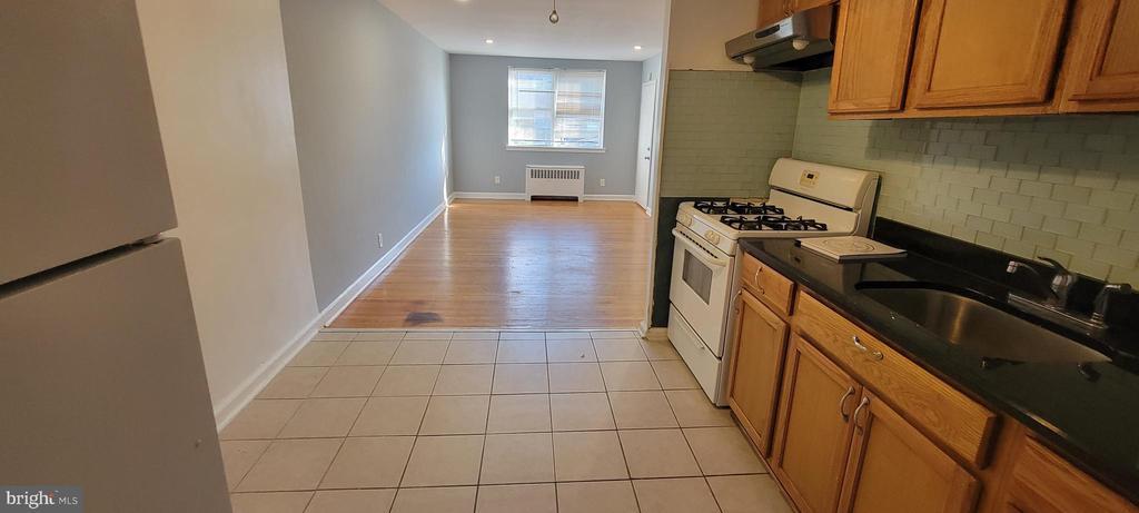 307 E CLARKSON AVENUE 1ST FLOOR