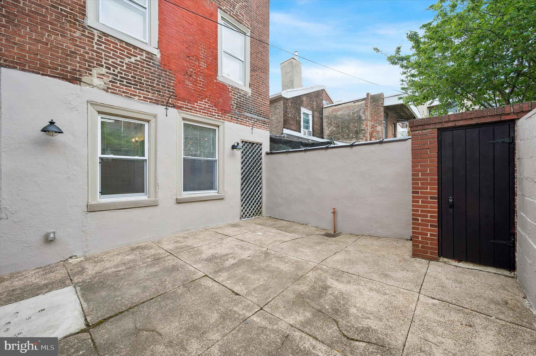 402 FAIRMOUNT AVENUE