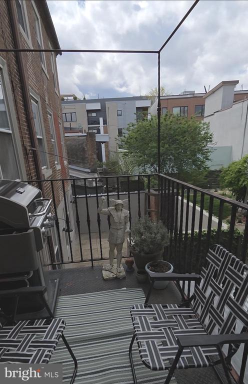 402 FAIRMOUNT AVENUE