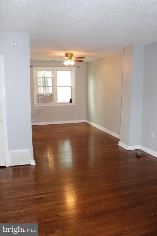 317 W SALAIGNAC STREET