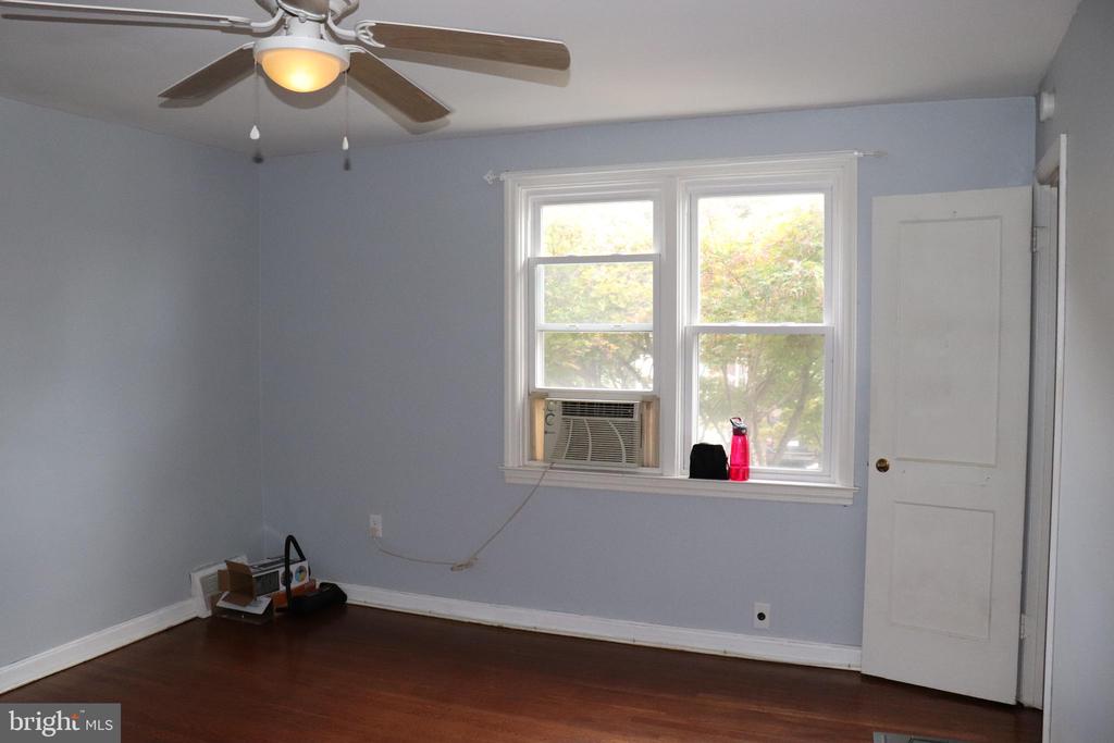 317 W SALAIGNAC STREET