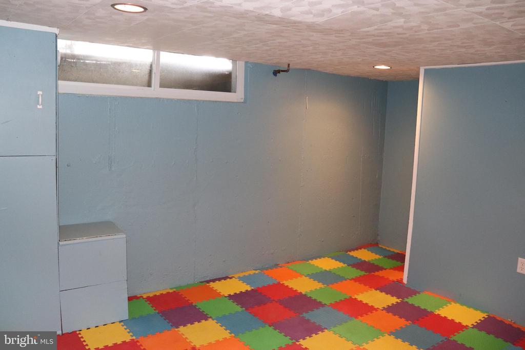 317 W SALAIGNAC STREET