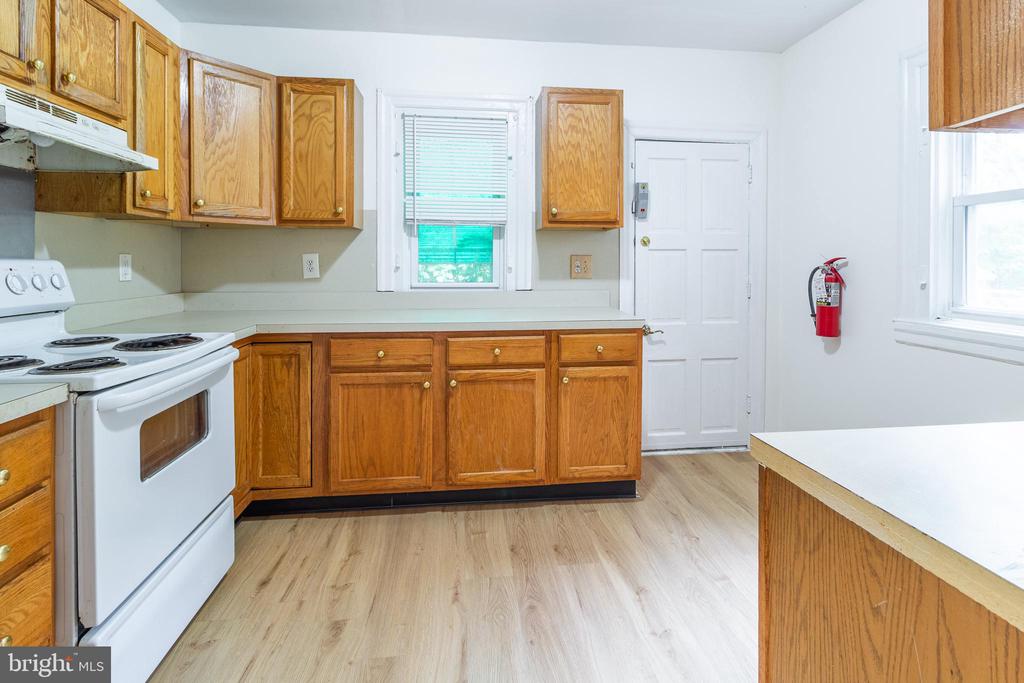 427 N PRESTON STREET 1ST FLOOR