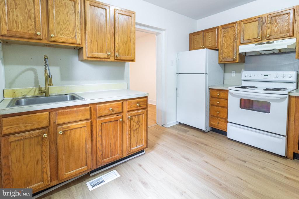 427 N PRESTON STREET 1ST FLOOR