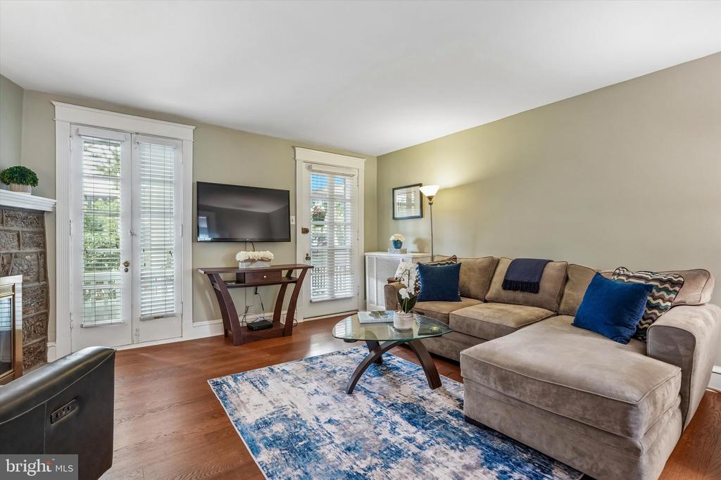 3427 W QUEEN LANE