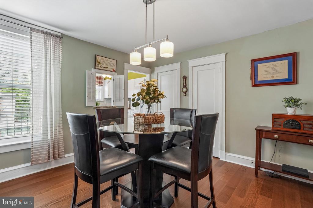 3427 W QUEEN LANE