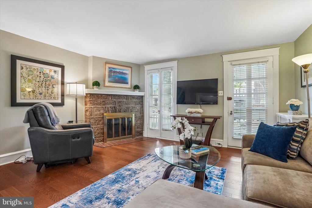 3427 W QUEEN LANE