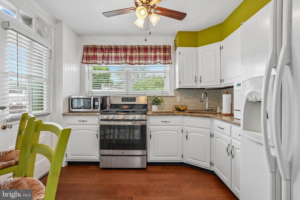 3427 W QUEEN LANE