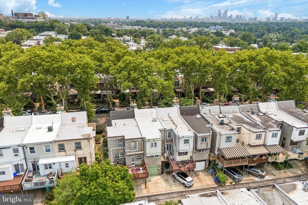 3427 W QUEEN LANE