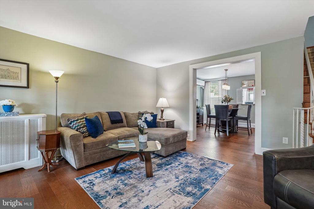 3427 W QUEEN LANE