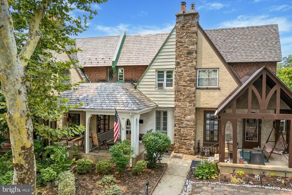 3427 W QUEEN LANE