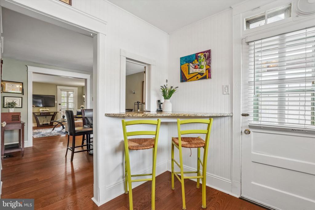 3427 W QUEEN LANE