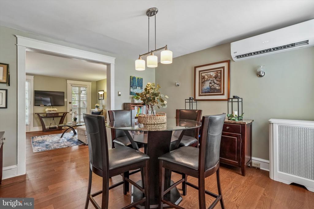 3427 W QUEEN LANE