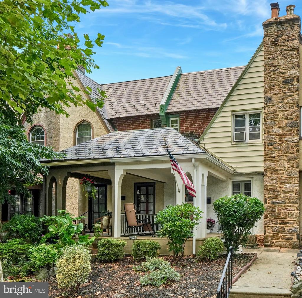 3427 W QUEEN LANE