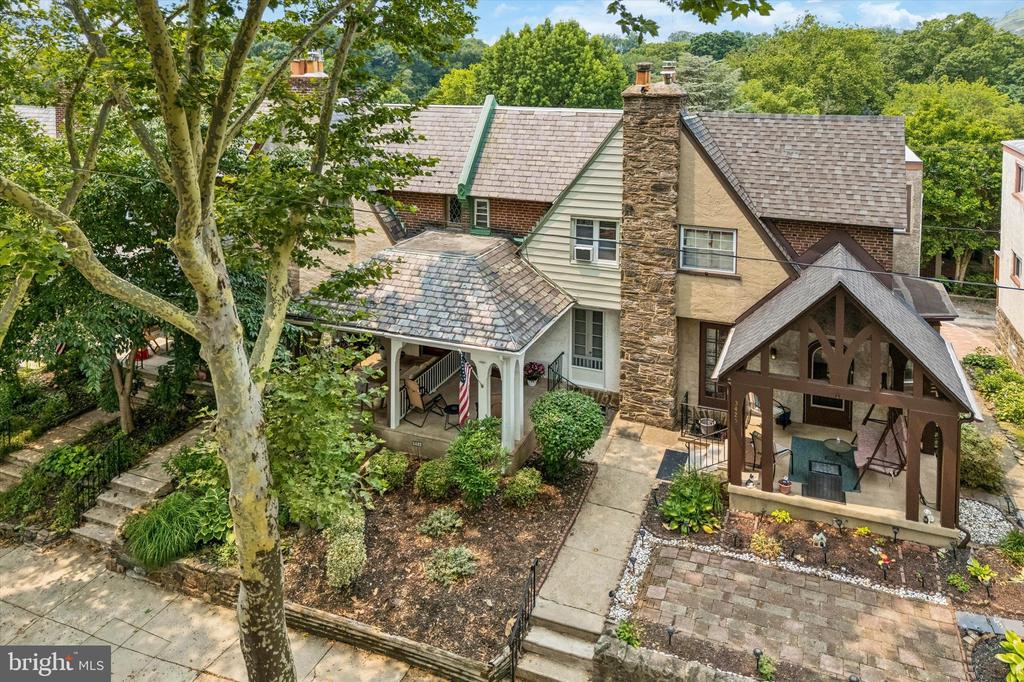 3427 W QUEEN LANE